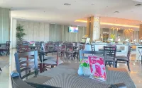 Grand Maleo Hotel & Convention - breakfast