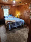 Knotty Pine Cabin: 2 Bdrm, Gas Fireplace, Near Great Mushroom Area & Thumb Lake!