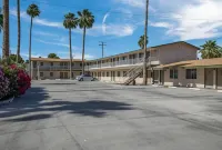 Blythe Hotel & Suites - 駐車場