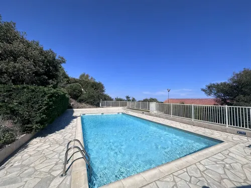 Panoramic Ocean View, Beach 300 Meters Away, Pool, Renovated Air-Conditioned Studio, les Issambres - Apartments