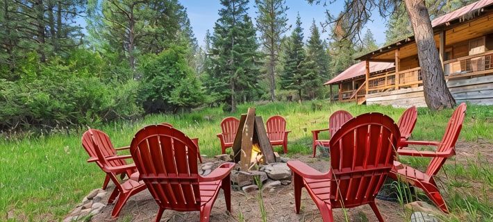 Cozy 4-bedroom cabin with WiFi, AC in charming Garden Valley Hotels in Boise County