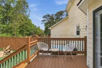 Modern Convenient Spot for 9 to Enjoy & Relax! - Wifi