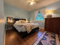 Cheerful Mid Century 3/2 Hideaway in Brevard - 4つ星