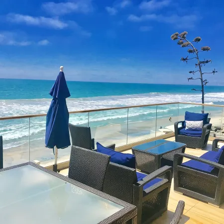 5 Br Large Beach House, Beachfront with Fire Ring,  Walk to Restaurants