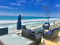 5 Br Large Beach House, Beachfront with Fire Ring,  Walk to Restaurants