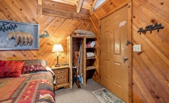 Bear Paw Cottage #3 King; Peaceful: Cozy: Pet Friendly; 2Adults/ 2Children