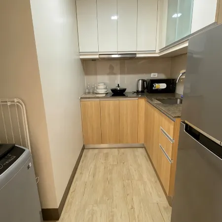 Gentry Manor - Bright Unit with Balcony near Okada & Airport - 6C