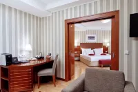 Palace Bridge Hotel - parking
