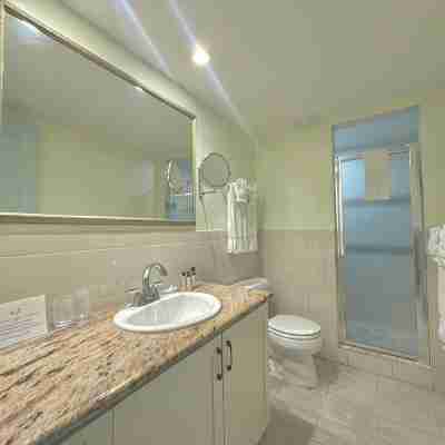Amazing Oceanfront-Grace Bay Beachsleeps 4 Ppl. Rooms