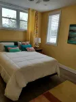 Artsy Downtown Charlevoix Apt! Walk  to 2 Lakes, Marina. Free Parking. 5 Star
