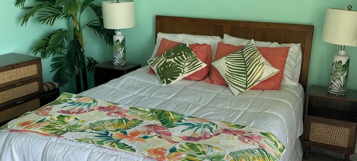 Charming beach front condo, Freeport ,Coral Beach, with AC/WiFi, salon/spa, pool Отели в г. Фрипорт