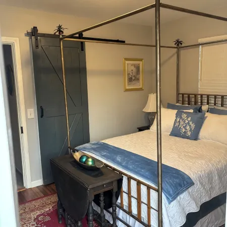 Great 2-bedroom, 2-bath cottage in Georgetown 2-blocks, 7-minutes to boardwalk