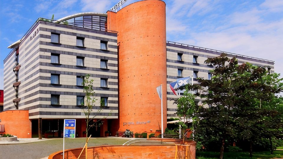 Expo Hotel