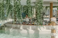 Phuket Emerald Beach Resort - bar