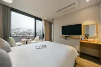 Shin Shin Hotel Cheonjiyean Hotels near Yeongsansa Temple