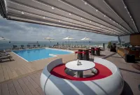 DoubleTree by Hilton Istanbul - Moda - Beach