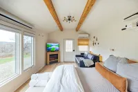 Casita: Near Wineries & Keuka Lake: 100"