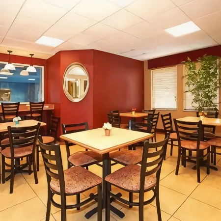 Sleep Inn & Suites Oklahoma City Northwest Отели рядом с достопримечательностью «Ипподром «Ремингтон Парк»»