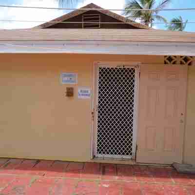 Palm Place 2-bedroom condo in Frigate Bay with WiFi, AC, close to all amenities Hotel Exterior