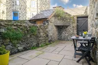 Cosy cottage for two, dog friendly with log burner - 4-Star