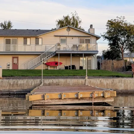 Peaceful Lakehouse!