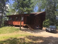 Cozy cottage trails, trout fishing & fireplace.