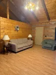 Cozy cabin in lovely Seneca Rocks WV with WiFi, smart TVs and jucuzzi tub