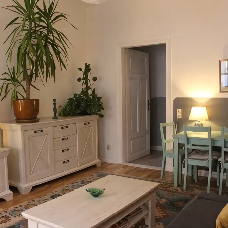 Quiet & cozy apartment in Südstadt, close to the train station & free parking Отели в г. Гёрлиц