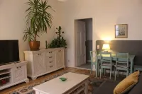 Quiet & cozy apartment in Südstadt, close to the train station & free parking