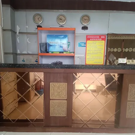 Yangguang Hotel (Rongzhen Road)