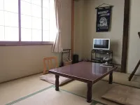 奧日光湯元溫泉紫雲莊 溫泉寺附近的飯店