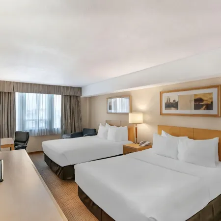 Hampton Inn by Hilton Montreal East Anjou Отели рядом с достопримечательностью «Торговый центр Galeries d'Anjou»