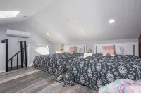 4 Seasons Wisp - Ski In/Ski Out Townhome with Lake Access, Hot Tub