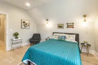 Heart of Brevard Hideaway - Walk/Bike to Downtown! - Wi-Fi