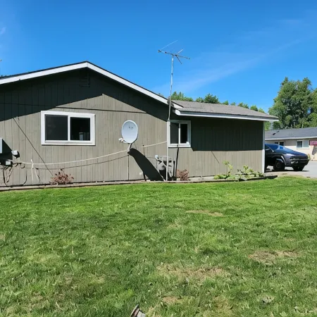 Cozy in Kenai Close to mouth of Kenai River and Beach access.
