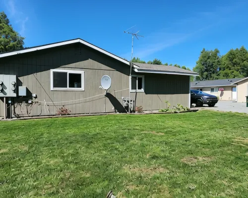 Cozy in Kenai Close to mouth of Kenai River and Beach access. Hotels in Kenai