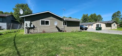Cozy in Kenai Close to mouth of Kenai River and Beach access.