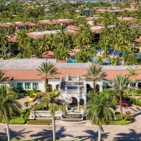 Newly Updated Luxury Condo at Naples Bay Resort - Pools, Spa, Lazy River & More!