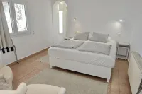 Kamari Villa-M: amazing views!! with private swimming pool & outdoor spa-Jacuzzi - Vila