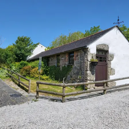 1 bedroom barn conversion on smallholding with alpacas, goats and pigs