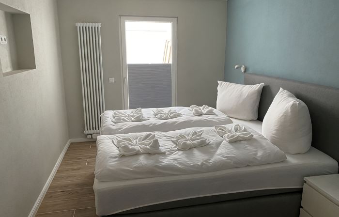 Old smithy, 8 persons, 2 bathrooms, 4 bedrooms, downtown, quiet, wifi
