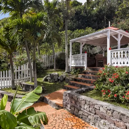 Flamboyant Cottage - Spectacular View & Pool