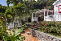 Flamboyant Cottage - Spectacular View & Pool