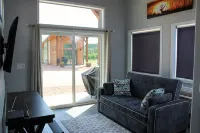 Modern Tiny House in Apple Orchard w/Mountain View! Between Zion and Bryce - Mountain view