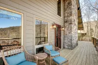 Beech Mtn: Walk to Slopes, Sleeps 9, Pet Friendly, Mountain Views, Cozy Retreat - 4-Star