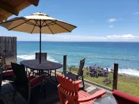 Beautiful Oceanfront Home, Gorgeous Views, jacuzzi, Deck and Patio! Best Value! - 3 ดาว