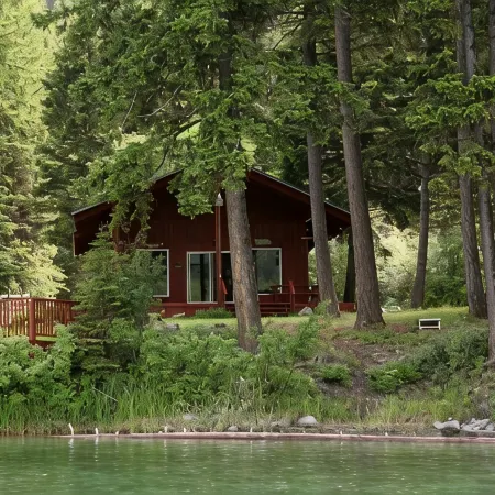 Mountain cabin just steps away from Ashley Lake