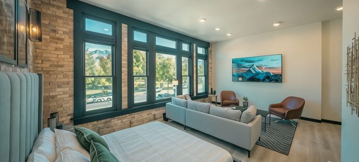 Luxury Suite ~ Above Starbucks ~ Main St View Hotels in Cache County