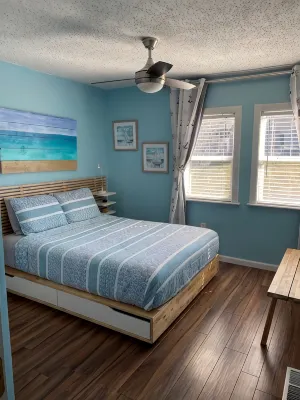 Lake house in Pirate's Cove Pet friendly with large outdoor entertainment area - balcony