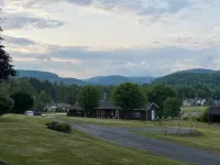 Charming 2 bedroom home in the heart of elk country.